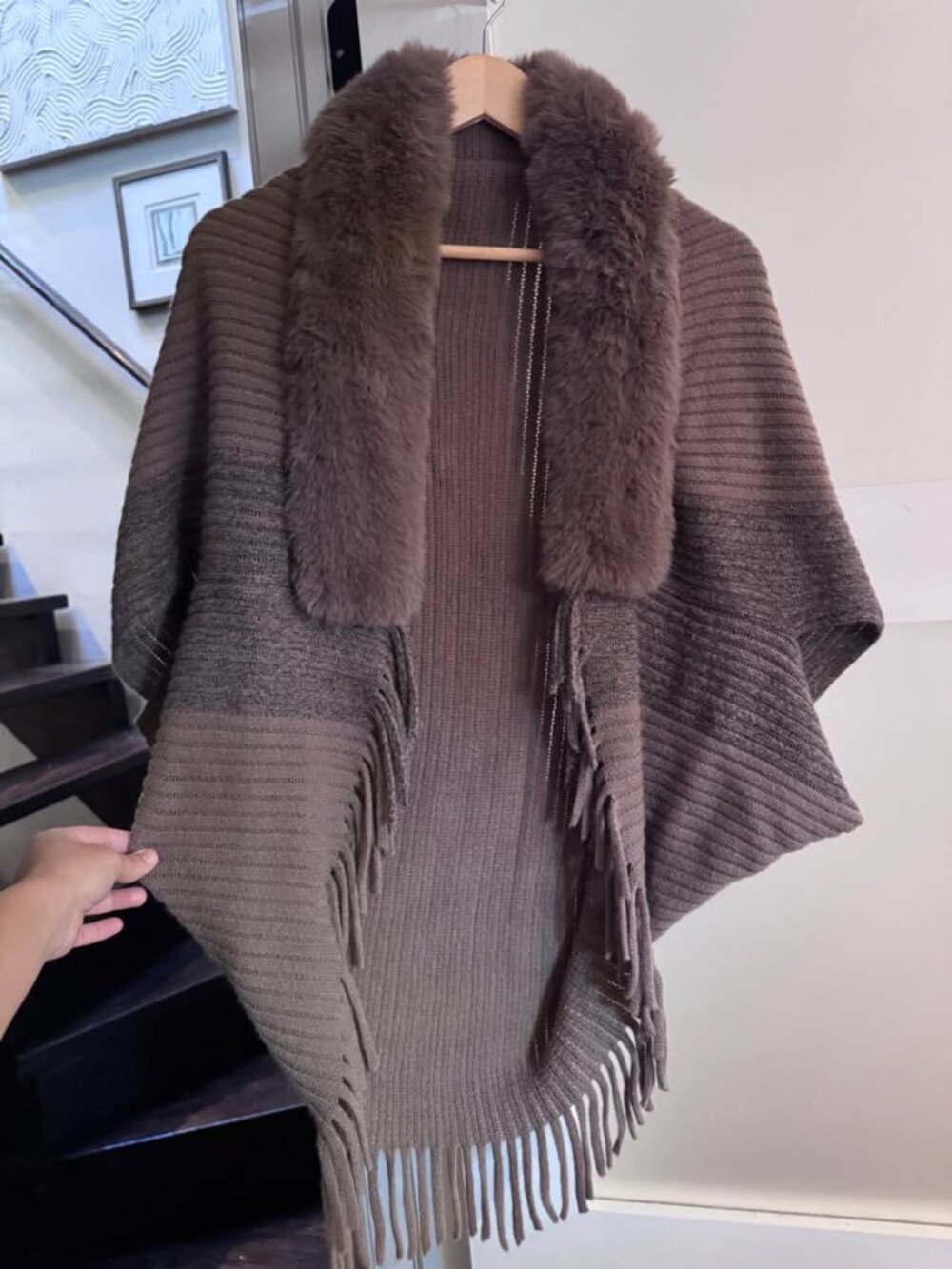 Brown faux fur collar open front knit fringed poncho shawl cape cardigan sweater - Picture 2 of 2